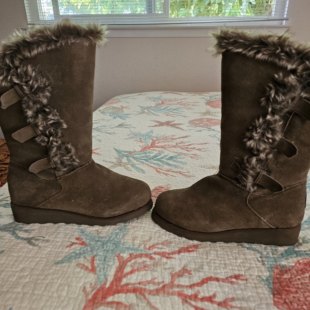 BearPaw Women's Geneveive Brown Boot Size 10